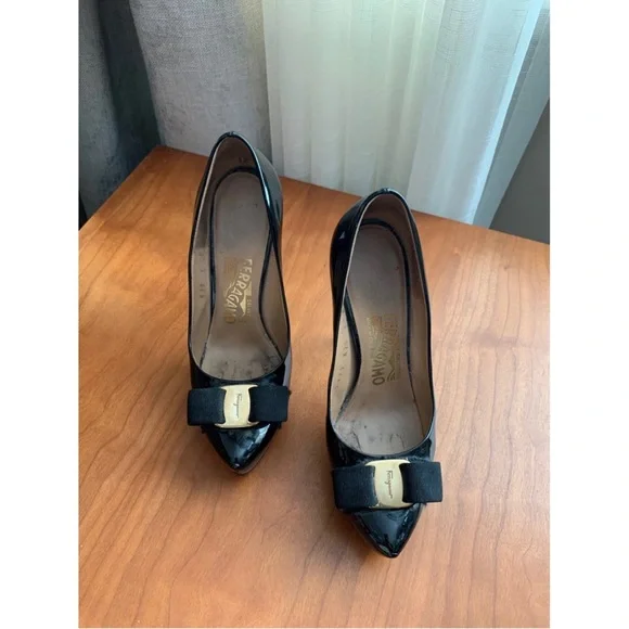 Salvatore Ferragamo Black Patent Leather Heels with Gold Bow - Picture 3 of 7